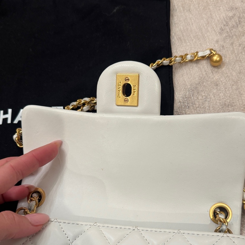 Chanel mini pearl crush flap bag quilted lamb skin leather gold hardware - Picture 5 of 9